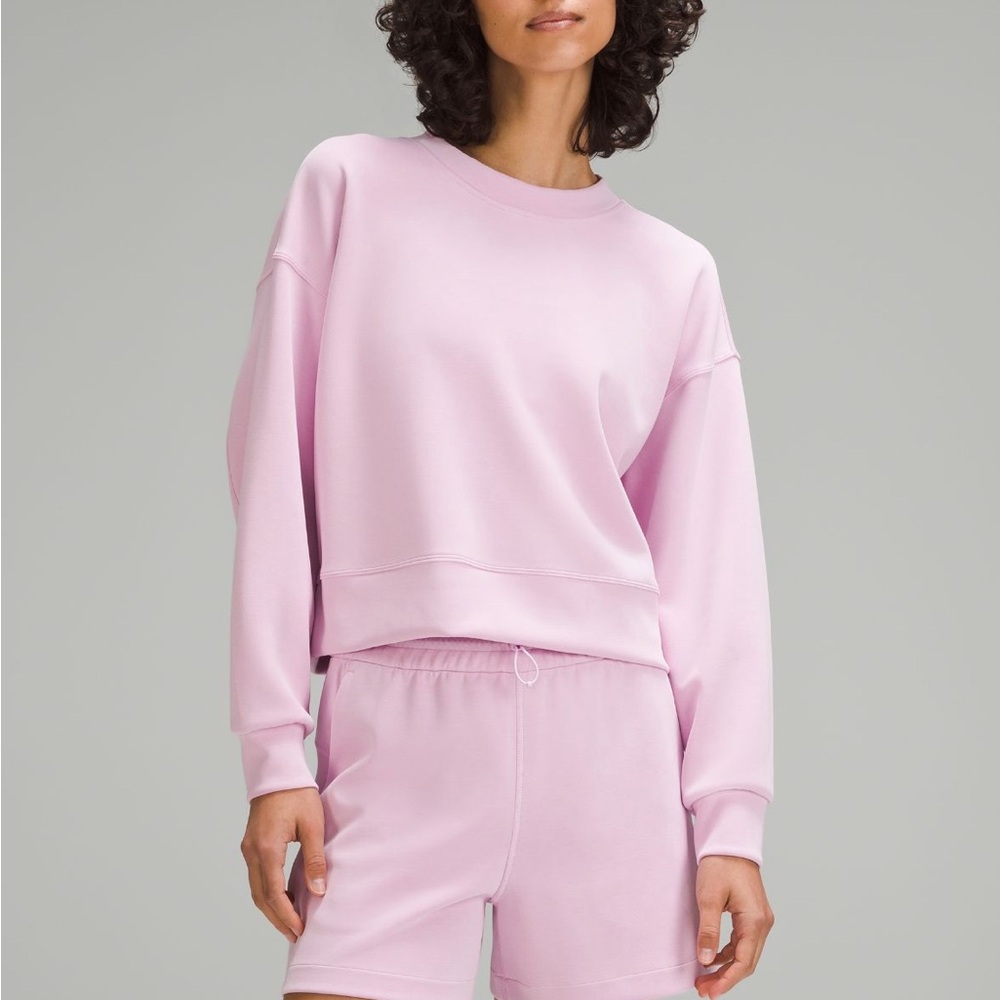 Super soft oversized cropped crew from lululemon in this beautiful pink colour.
